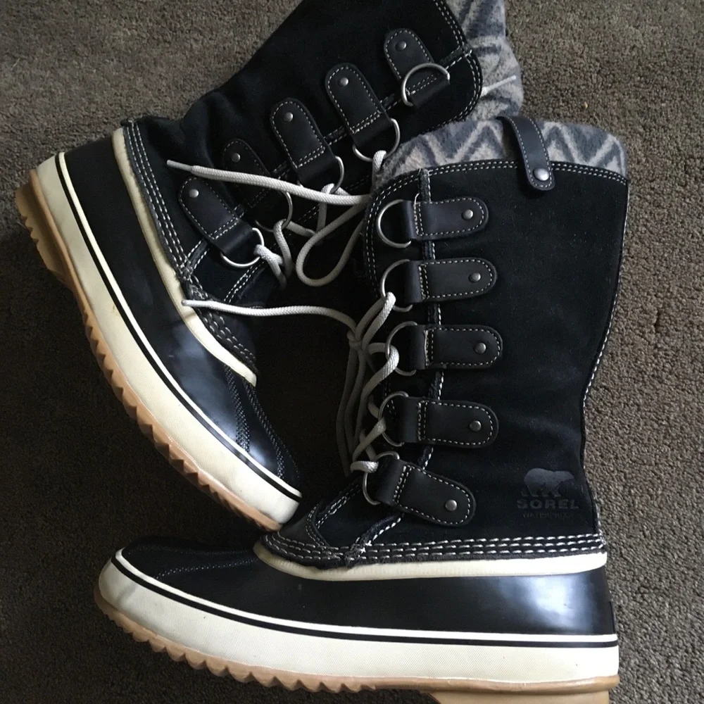 Sorel Black and White Winter Lace-Up Rain Boots